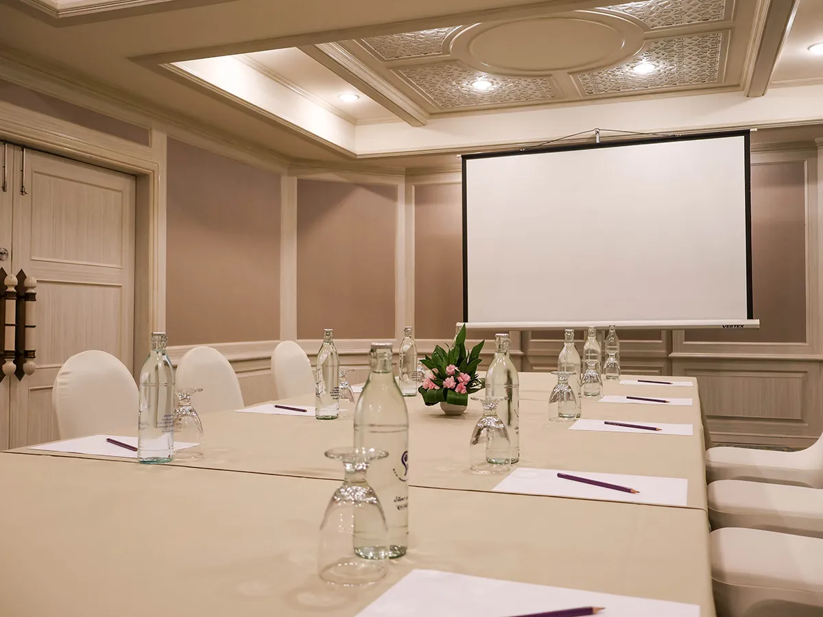 slide-meetings-events-sub-karon-room-4