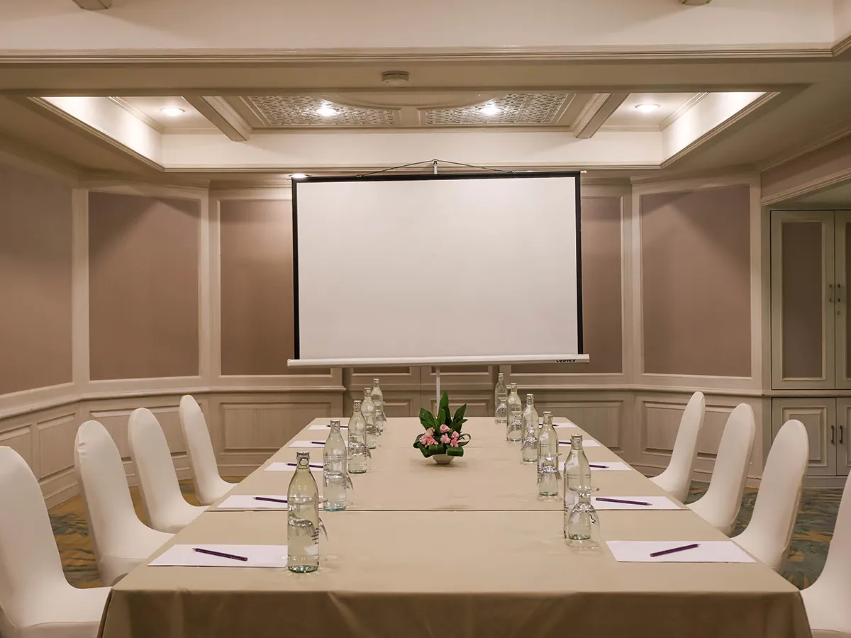 slide-meetings-events-sub-karon-room-6